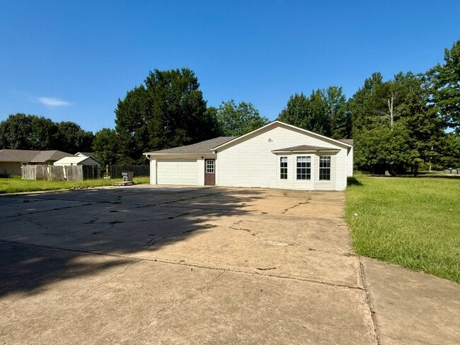 Building Photo - 1308 Barton Ln