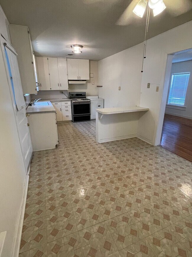 2 Houses! 2/1 and studio together in West 204 N Howe St Lampasas TX 76550 Apartment Finder