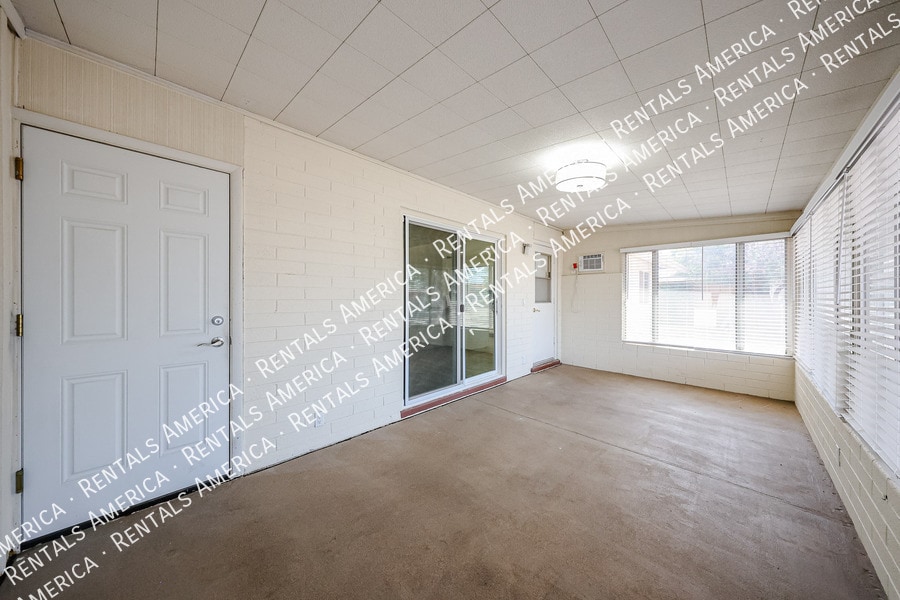 Building Photo - 9939 W Alabama Ave