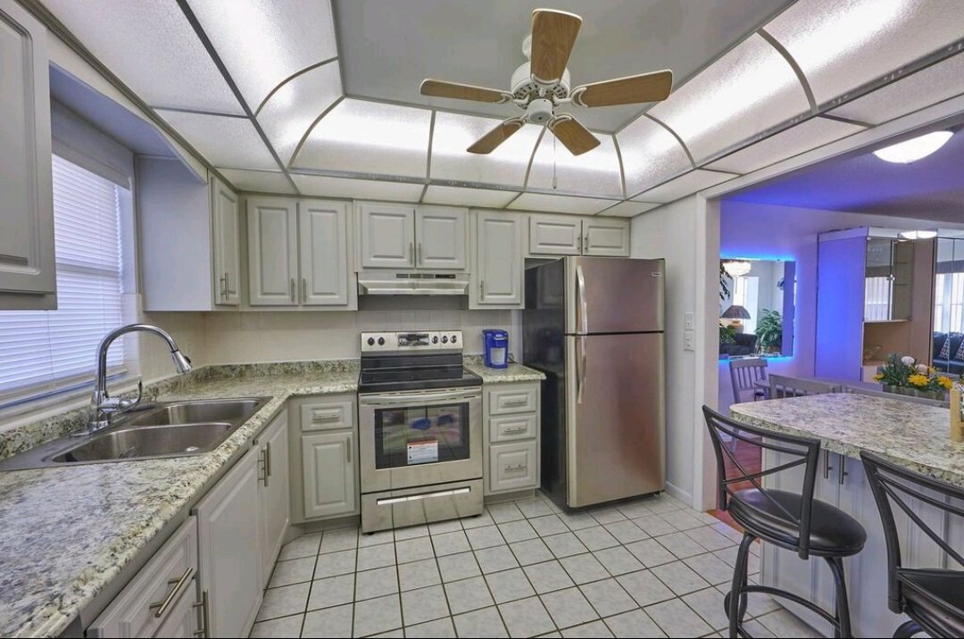 Building Photo - 4550 Cove Cir