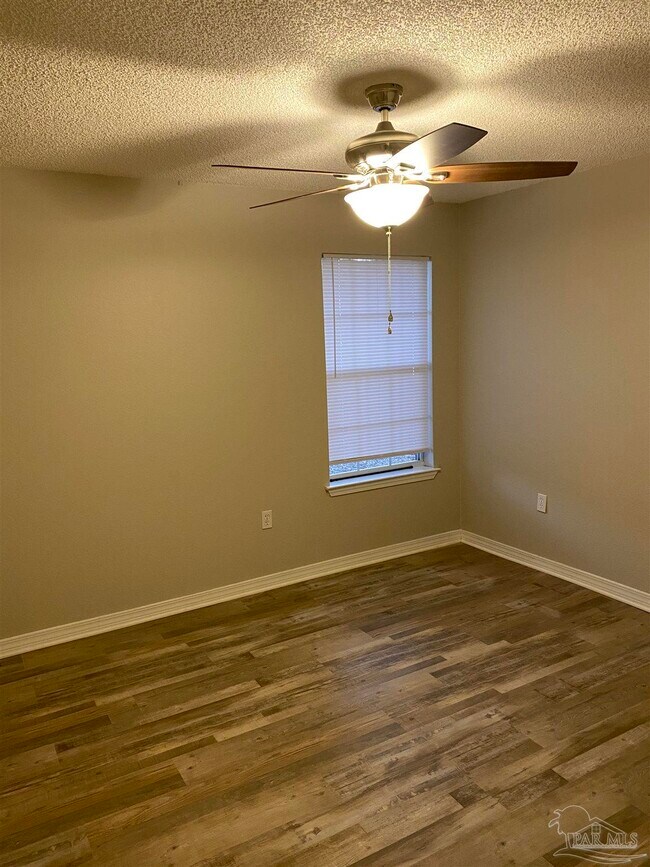 Building Photo - 5162 Brookside Dr