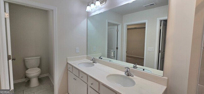 Building Photo - 3608 Hidden Valley Cir