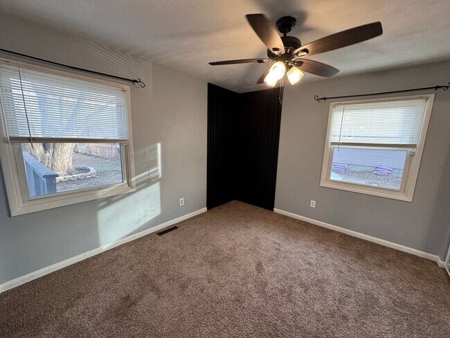 Building Photo - 4 bedroom 2 bath home in Port Byron