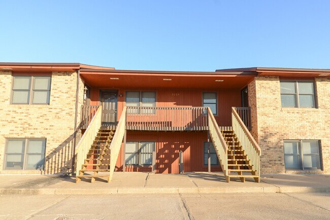 Primary Photo - 2504 Southridge Dr