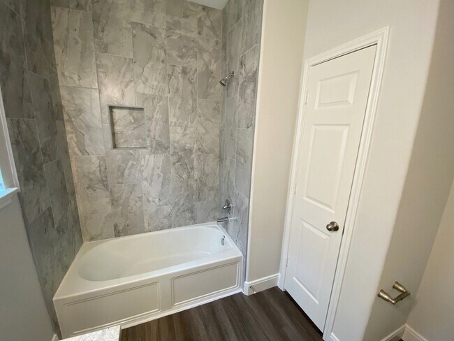 Building Photo - 8214 Parker Rd