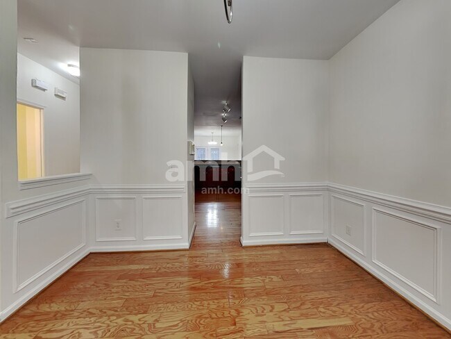 Building Photo - 10 Oakville Ct