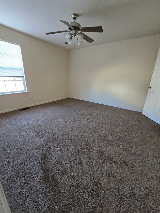 Building Photo - 5505-5507 Volunteer Dr.