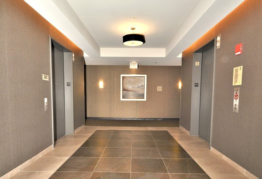 Building Photo - 65 E Monroe St