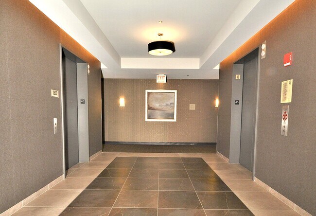 Building Photo - 65 E Monroe St