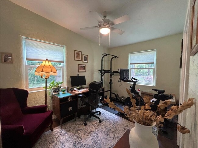 Building Photo - 816 NE 9th Ave