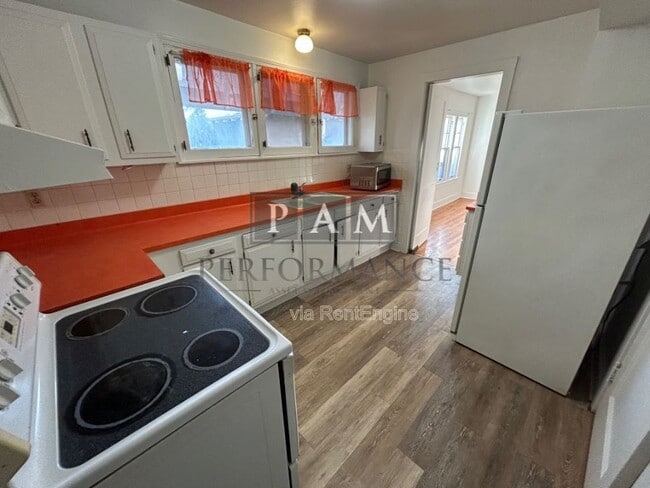 Building Photo - 1528 N Hawley Rd