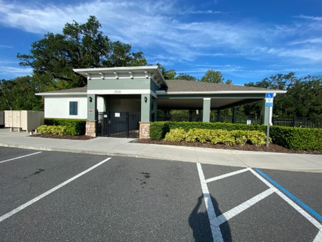 Building Photo - 4 Bedroom 2 Bath home in Oak Leaf Preserve...