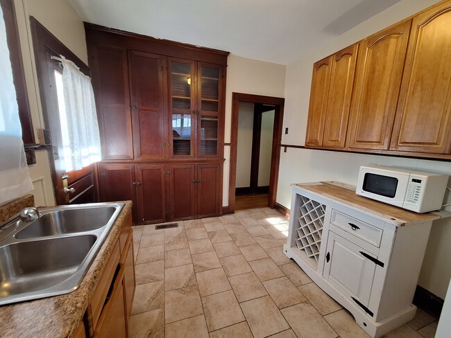 Kitchen - 139 Greenbrier Ave