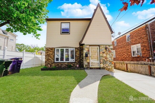 Primary Photo - 371 Alpine St