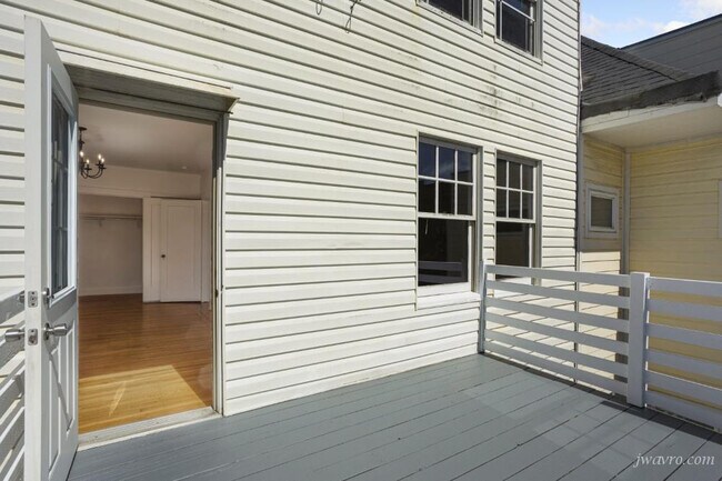 Building Photo - 257 2nd Ave