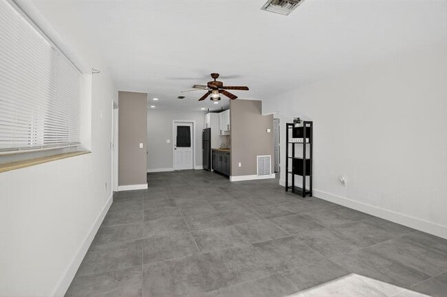 Building Photo - 642 SW 11th St