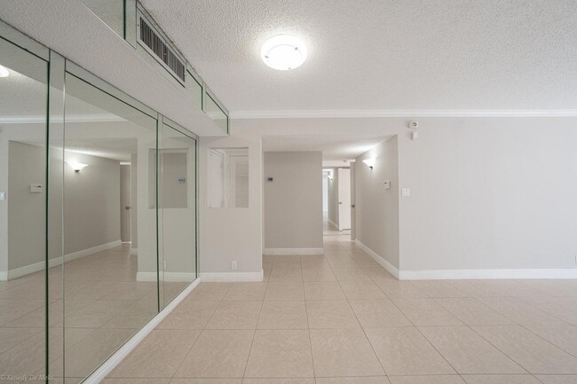 Building Photo - 708 SE 2nd Ave