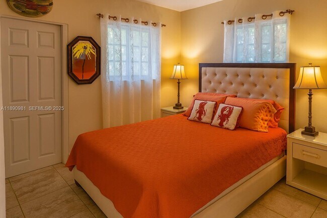 Building Photo - 504 SW 10th St