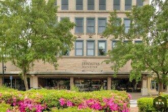 Building Photo - Downtown Loft, Modern Kitchen, Hardwood Floors, Gated Parking