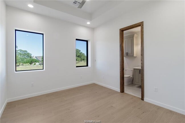 Building Photo - 4558 Hicks Ln