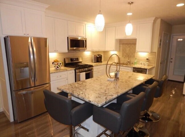 Building Photo - 8821 Woodruff St