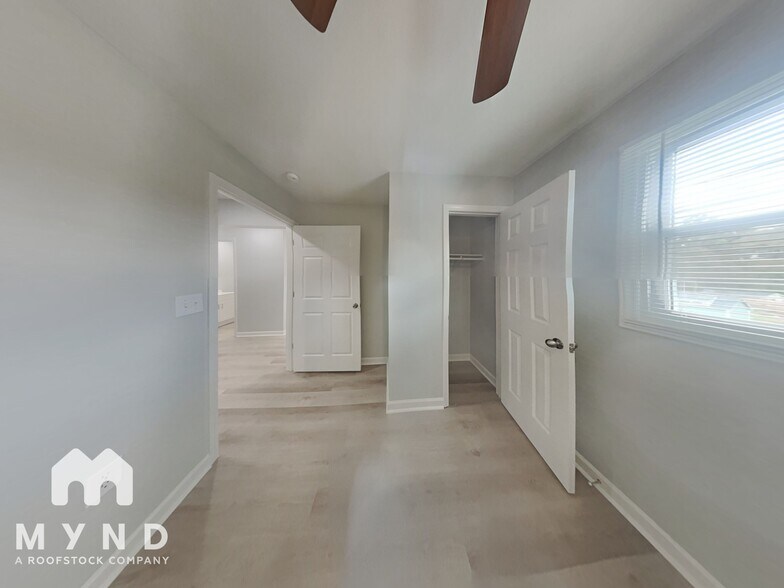 Building Photo - 900 Chalmers St