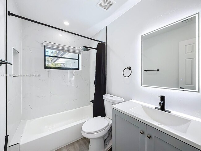 Building Photo - 600 N 66 Terrace