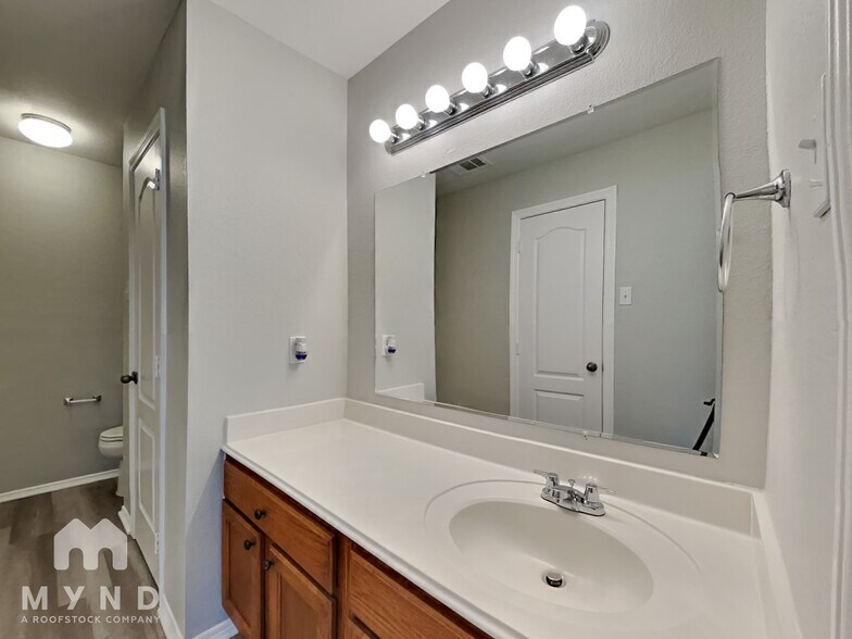 Building Photo - 24226 Hard Wood Dr