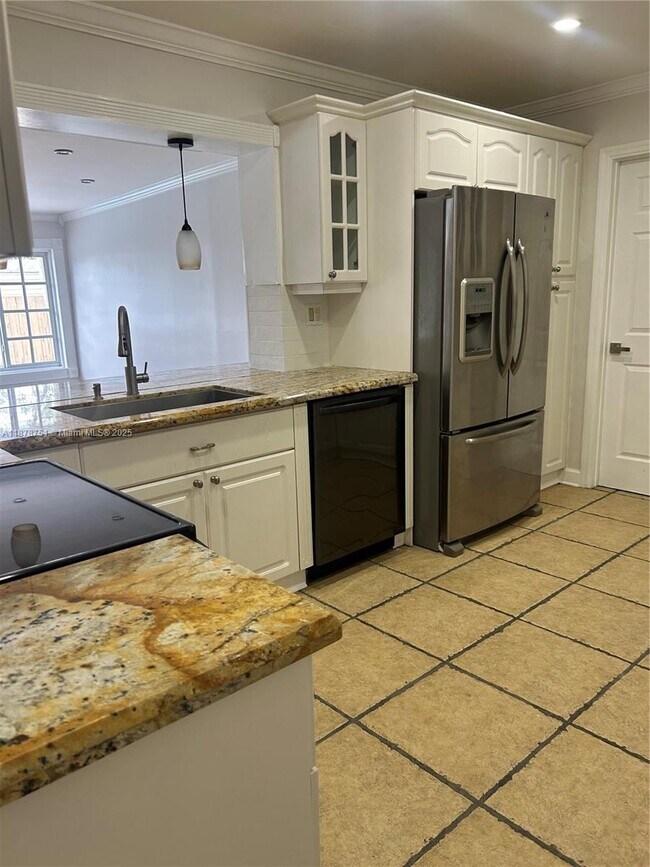 Building Photo - 1320 SW 102nd Ct