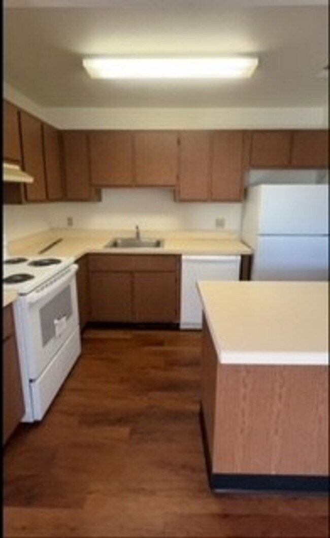 Building Photo - NAU ADJACENT!! One Bedroom Condo at University Meadows: $1,375.00