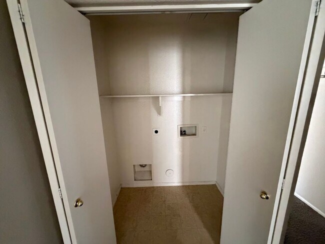 Building Photo - Beautiful 4 Bedroom Home for Rent in Goodyear!