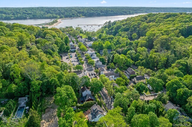 Building Photo - 152 Main St