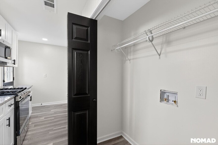 Building Photo - 1262 Kenilworth Dr SW