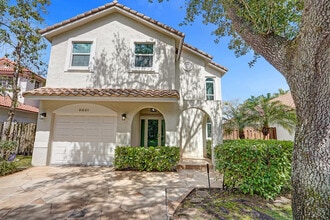 Building Photo - 9821 NW 5th Pl