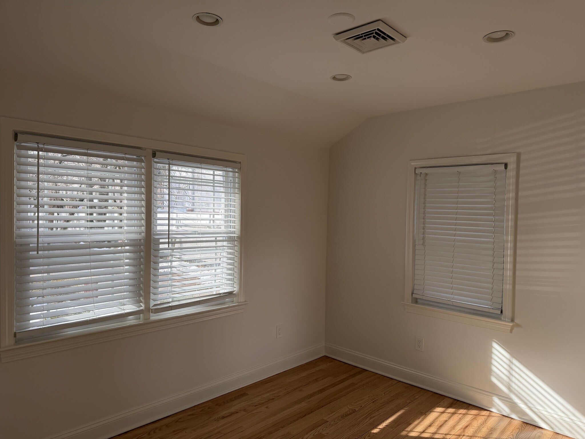 Building Photo - 53 Morris St