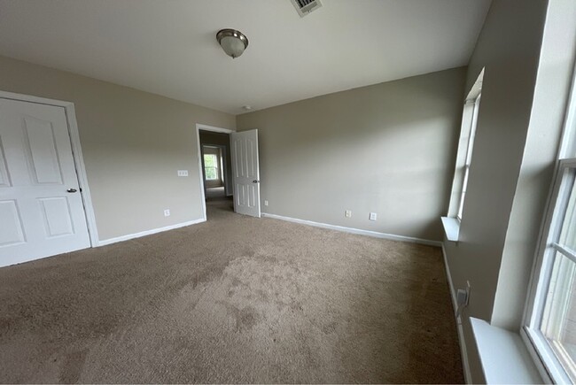 Building Photo - Beautiful Simpsonville Home