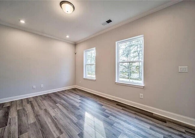 Building Photo - 517 Hardy Dr