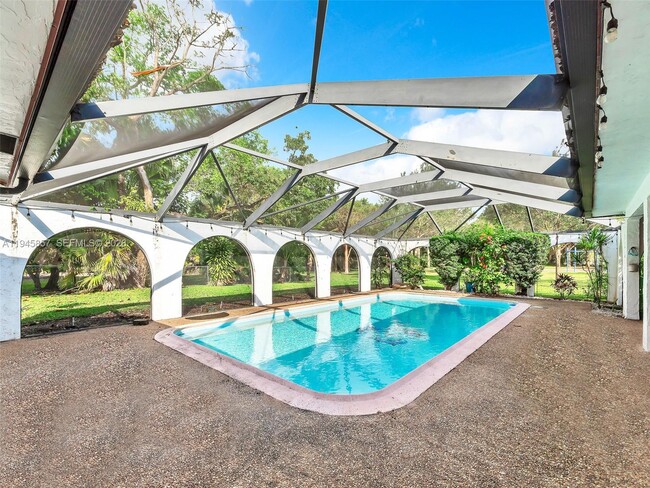 Building Photo - 10251 NW 39th Ct