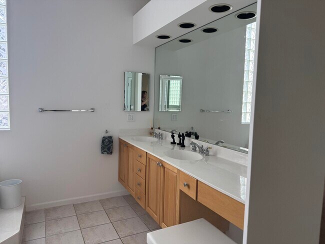 Building Photo - 324 Sunset Bay Ln