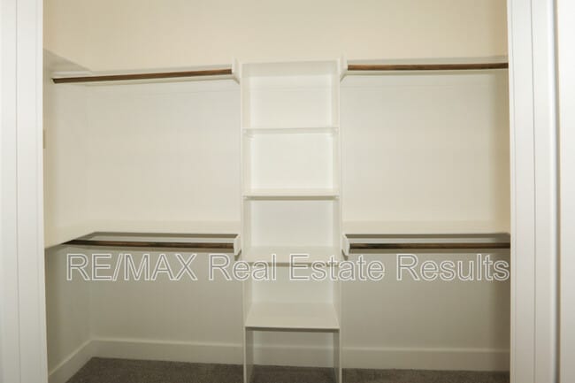 Building Photo - 12 Celtic Dr