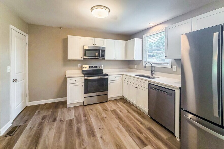 Building Photo - 4983 Karen Ray Dr