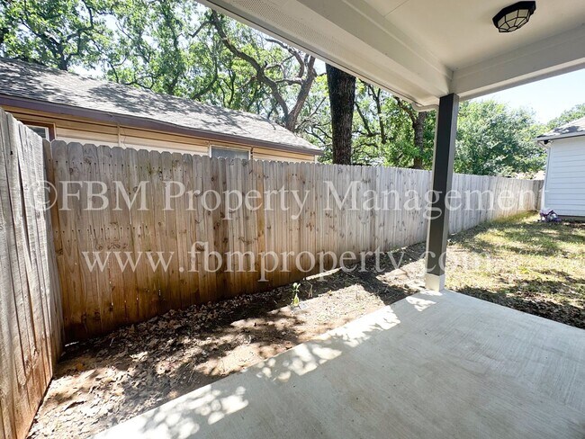 Building Photo - 427 Jannie St