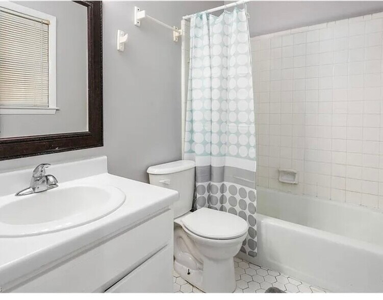 Building Photo - 514 Peele St