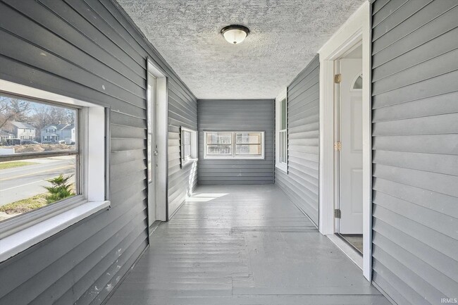 Building Photo - 302 Howard St