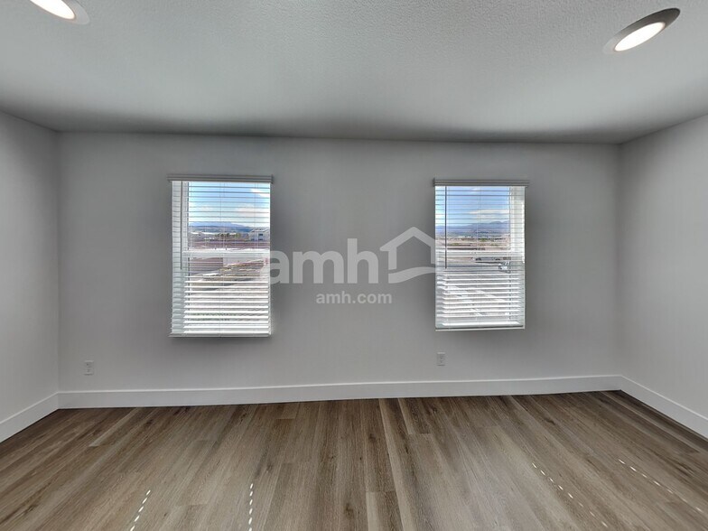 Building Photo - 5823 Vaes Dothrak St