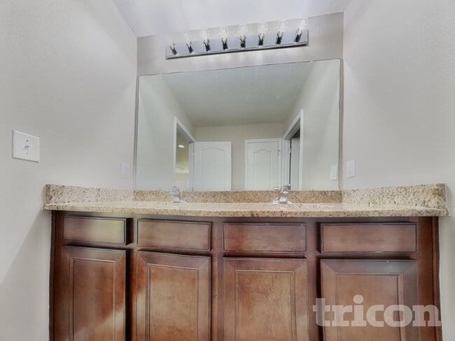 Building Photo - 5363 Suncatcher Dr