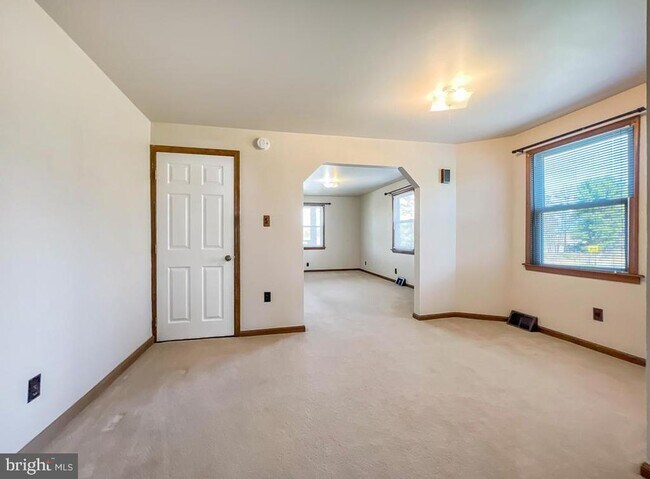 Building Photo - 1153 Greeley Ave