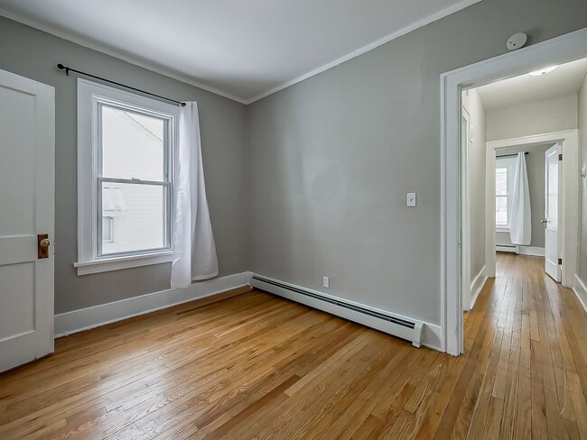 Building Photo - Fully Remodeled 2-Bed Home in Dearborn!