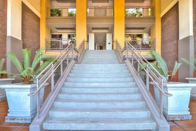 Building Photo - Luxury 2-Bedroom Monte Vista Condo with Downtown Views & Monthly House Cleaning Included