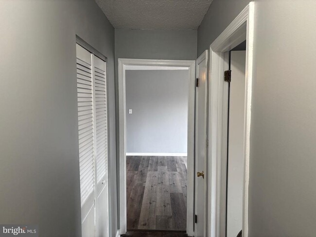 Building Photo - 44 Courtside Dr